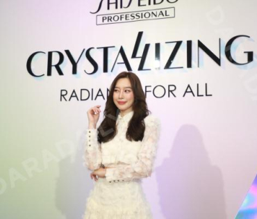 งาน CRYSTALLIZING RADIANCE FOR ALL นำโดย แก้ว-จริญญา, เกรซ-กาญจน์เกล้า