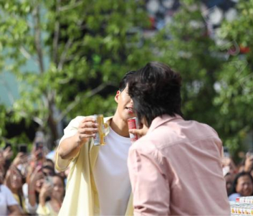 งานแถลงข่าวเปิดตัวพรีเซ็นเตอร์ เครื่องดื่มผสมคาเฟอีนอัดก๊าซ  "มิโซซ่า" พร้อมสัมภาษณ์ คัลเลนและพี่จอง