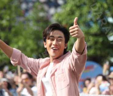 งานแถลงข่าวเปิดตัวพรีเซ็นเตอร์ เครื่องดื่มผสมคาเฟอีนอัดก๊าซ  "มิโซซ่า" พร้อมสัมภาษณ์ คัลเลนและพี่จอง