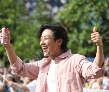 งานแถลงข่าวเปิดตัวพรีเซ็นเตอร์ เครื่องดื่มผสมคาเฟอีนอัดก๊าซ  "มิโซซ่า" พร้อมสัมภาษณ์ คัลเลนและพี่จอง