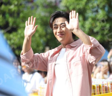 งานแถลงข่าวเปิดตัวพรีเซ็นเตอร์ เครื่องดื่มผสมคาเฟอีนอัดก๊าซ  "มิโซซ่า" พร้อมสัมภาษณ์ คัลเลนและพี่จอง