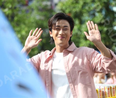 งานแถลงข่าวเปิดตัวพรีเซ็นเตอร์ เครื่องดื่มผสมคาเฟอีนอัดก๊าซ  "มิโซซ่า" พร้อมสัมภาษณ์ คัลเลนและพี่จอง