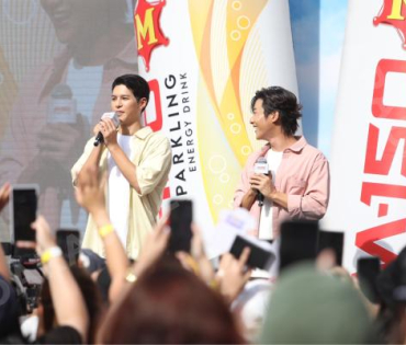 งานแถลงข่าวเปิดตัวพรีเซ็นเตอร์ เครื่องดื่มผสมคาเฟอีนอัดก๊าซ  "มิโซซ่า" พร้อมสัมภาษณ์ คัลเลนและพี่จอง