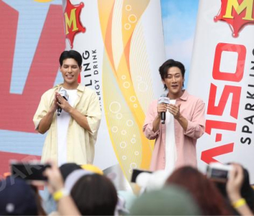 งานแถลงข่าวเปิดตัวพรีเซ็นเตอร์ เครื่องดื่มผสมคาเฟอีนอัดก๊าซ  "มิโซซ่า" พร้อมสัมภาษณ์ คัลเลนและพี่จอง