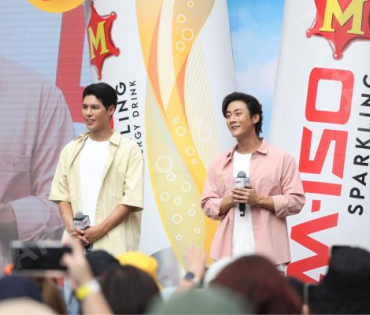 งานแถลงข่าวเปิดตัวพรีเซ็นเตอร์ เครื่องดื่มผสมคาเฟอีนอัดก๊าซ  "มิโซซ่า" พร้อมสัมภาษณ์ คัลเลนและพี่จอง