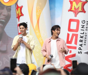งานแถลงข่าวเปิดตัวพรีเซ็นเตอร์ เครื่องดื่มผสมคาเฟอีนอัดก๊าซ  "มิโซซ่า" พร้อมสัมภาษณ์ คัลเลนและพี่จอง