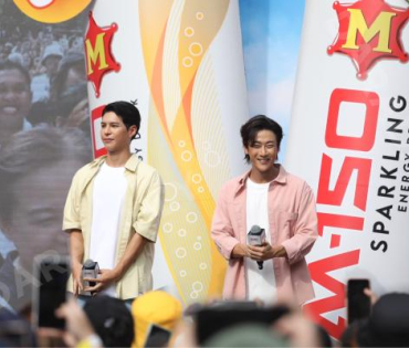 งานแถลงข่าวเปิดตัวพรีเซ็นเตอร์ เครื่องดื่มผสมคาเฟอีนอัดก๊าซ  "มิโซซ่า" พร้อมสัมภาษณ์ คัลเลนและพี่จอง