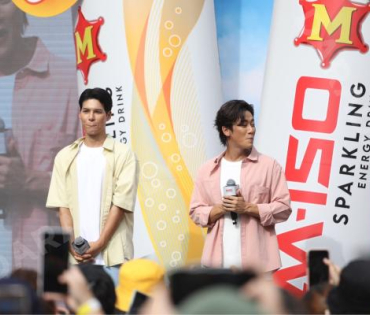 งานแถลงข่าวเปิดตัวพรีเซ็นเตอร์ เครื่องดื่มผสมคาเฟอีนอัดก๊าซ  "มิโซซ่า" พร้อมสัมภาษณ์ คัลเลนและพี่จอง