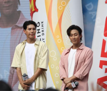 งานแถลงข่าวเปิดตัวพรีเซ็นเตอร์ เครื่องดื่มผสมคาเฟอีนอัดก๊าซ  "มิโซซ่า" พร้อมสัมภาษณ์ คัลเลนและพี่จอง