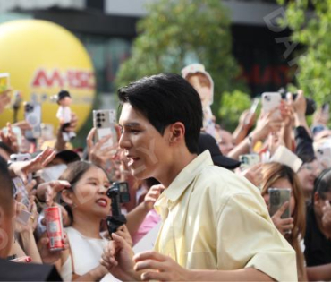 งานแถลงข่าวเปิดตัวพรีเซ็นเตอร์ เครื่องดื่มผสมคาเฟอีนอัดก๊าซ  "มิโซซ่า" พร้อมสัมภาษณ์ คัลเลนและพี่จอง