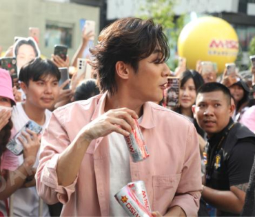 งานแถลงข่าวเปิดตัวพรีเซ็นเตอร์ เครื่องดื่มผสมคาเฟอีนอัดก๊าซ  "มิโซซ่า" พร้อมสัมภาษณ์ คัลเลนและพี่จอง