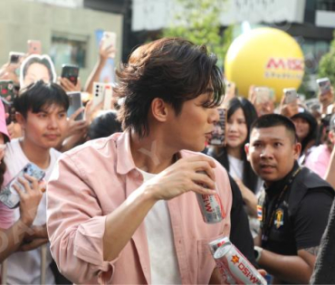 งานแถลงข่าวเปิดตัวพรีเซ็นเตอร์ เครื่องดื่มผสมคาเฟอีนอัดก๊าซ  "มิโซซ่า" พร้อมสัมภาษณ์ คัลเลนและพี่จอง