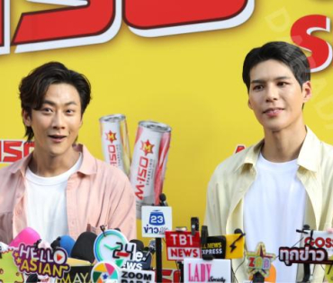 งานแถลงข่าวเปิดตัวพรีเซ็นเตอร์ เครื่องดื่มผสมคาเฟอีนอัดก๊าซ  "มิโซซ่า" พร้อมสัมภาษณ์ คัลเลนและพี่จอง