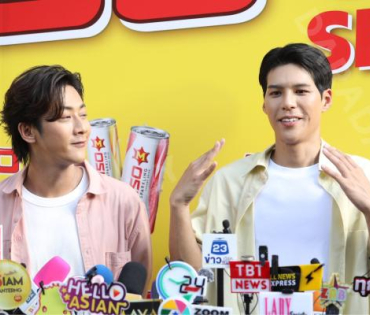 งานแถลงข่าวเปิดตัวพรีเซ็นเตอร์ เครื่องดื่มผสมคาเฟอีนอัดก๊าซ  "มิโซซ่า" พร้อมสัมภาษณ์ คัลเลนและพี่จอง