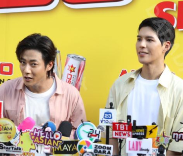 งานแถลงข่าวเปิดตัวพรีเซ็นเตอร์ เครื่องดื่มผสมคาเฟอีนอัดก๊าซ  "มิโซซ่า" พร้อมสัมภาษณ์ คัลเลนและพี่จอง