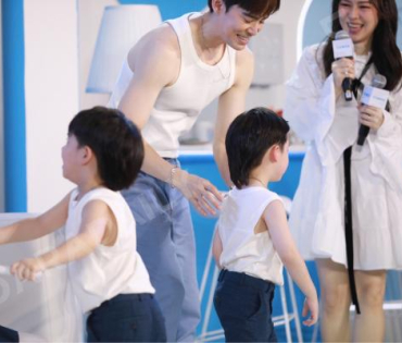 งาน Coway พบกับครอบครัว "บีม-กวี, ออย-อฏิพรณ์" และน้องแฝดสุดคิวต์ "พี่ธีร์-น้องพีร์"