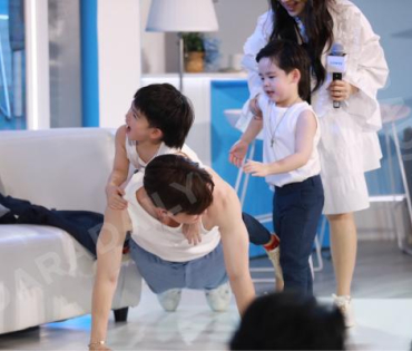งาน Coway พบกับครอบครัว "บีม-กวี, ออย-อฏิพรณ์" และน้องแฝดสุดคิวต์ "พี่ธีร์-น้องพีร์"