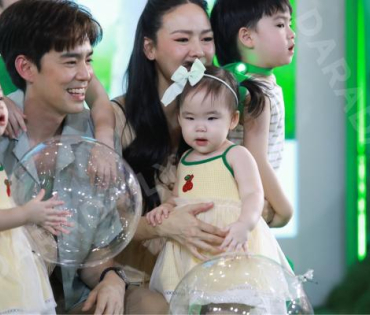 งานแถลงข่าวเปิดตัวแคมเปญ AMAZING DOS พบ "พ่อบีม หม่ามี้ออย พี่พีร์ พี่ธีร์ น้องอัญญา น้องอัยวา"