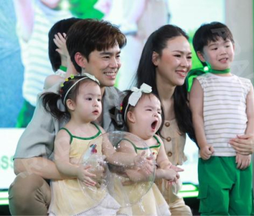 งานแถลงข่าวเปิดตัวแคมเปญ AMAZING DOS พบ "พ่อบีม หม่ามี้ออย พี่พีร์ พี่ธีร์ น้องอัญญา น้องอัยวา"