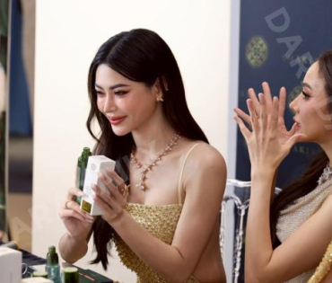 งานเปิดตัว “Shakira Glow Body Oil” กับ 2 สาวคู่จิ้น "กชเบล ศรัณย์รัชต์, เผือก พิพัฒน์"