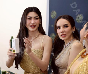 งานเปิดตัว “Shakira Glow Body Oil” กับ 2 สาวคู่จิ้น "กชเบล ศรัณย์รัชต์, เผือก พิพัฒน์"