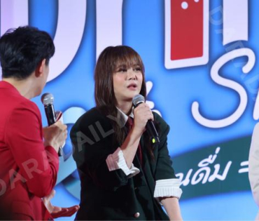 งานเปิดตัวแคมเปญ "Drink to Share" คุณดื่ม = คุณให้ พบ "เต ตะวัน, นิว ฐิติภูมิ"