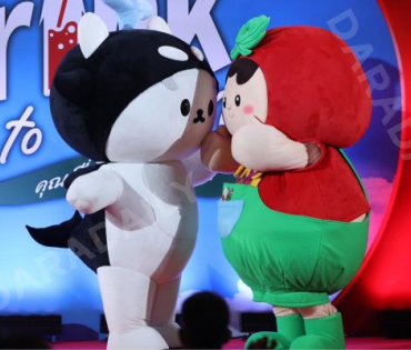 งานเปิดตัวแคมเปญ "Drink to Share" คุณดื่ม = คุณให้ พบ "เต ตะวัน, นิว ฐิติภูมิ"