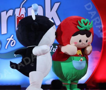 งานเปิดตัวแคมเปญ "Drink to Share" คุณดื่ม = คุณให้ พบ "เต ตะวัน, นิว ฐิติภูมิ"