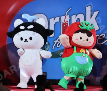 งานเปิดตัวแคมเปญ "Drink to Share" คุณดื่ม = คุณให้ พบ "เต ตะวัน, นิว ฐิติภูมิ"