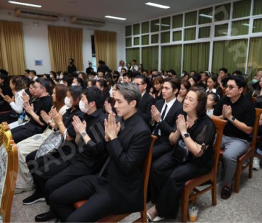 พิธีรดน้ำศพ "คุณแม่งามทิพย์ ฉัตรบริรักษ์"