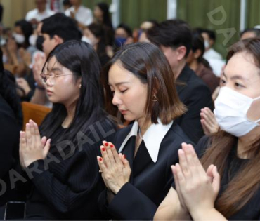 พิธีรดน้ำศพ "คุณแม่งามทิพย์ ฉัตรบริรักษ์"