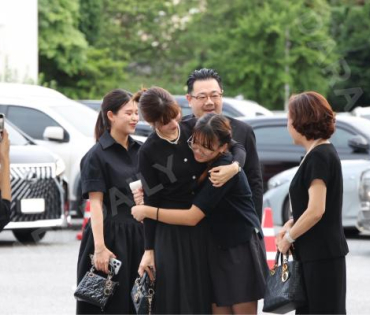 พิธีสวดอภิธรรม "คุณแม่งามทิพย์ ฉัตรบริรักษ์" คืนที่สาม