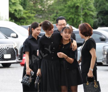 พิธีสวดอภิธรรม "คุณแม่งามทิพย์ ฉัตรบริรักษ์" คืนที่สาม