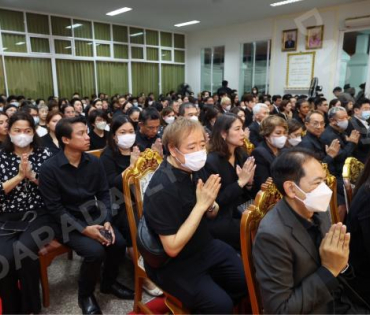 พิธีสวดอภิธรรม "คุณแม่งามทิพย์ ฉัตรบริรักษ์" คืนที่สาม