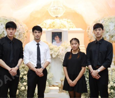 พิธีสวดอภิธรรม "คุณแม่งามทิพย์ ฉัตรบริรักษ์" คืนที่ห้า