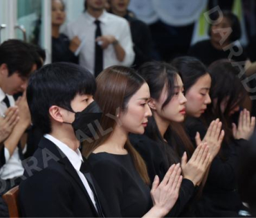 พิธีสวดอภิธรรม "คุณแม่งามทิพย์ ฉัตรบริรักษ์" คืนที่หก