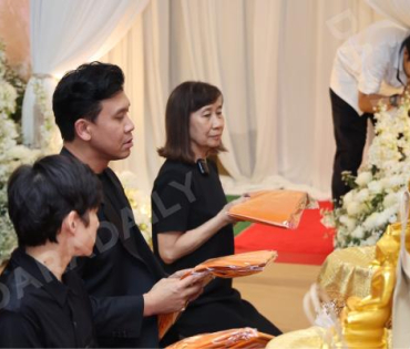 พิธีสวดอภิธรรม "คุณแม่งามทิพย์ ฉัตรบริรักษ์" คืนที่หก