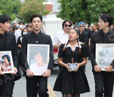  พิธีฌาปนกิจ "คุณแม่งามทิพย์ ฉัตรบริรักษ์"