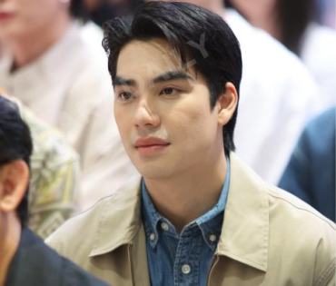 งาน "หน้านิ่งอาสา  สภากาชาดไทย"  ถกลเกียรติ วีรวรรณ พร้อมด้วย เดช บุนนาค