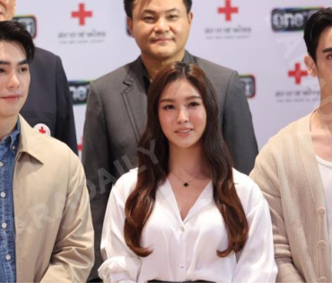 งาน "หน้านิ่งอาสา  สภากาชาดไทย"  ถกลเกียรติ วีรวรรณ พร้อมด้วย เดช บุนนาค