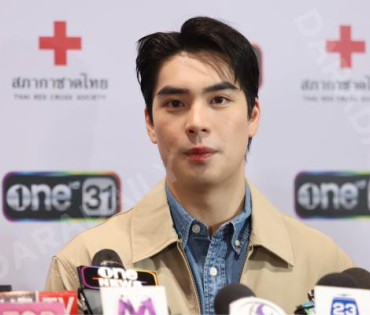 งาน "หน้านิ่งอาสา  สภากาชาดไทย"  ถกลเกียรติ วีรวรรณ พร้อมด้วย เดช บุนนาค
