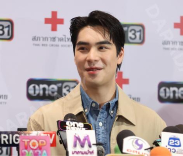 งาน "หน้านิ่งอาสา  สภากาชาดไทย"  ถกลเกียรติ วีรวรรณ พร้อมด้วย เดช บุนนาค