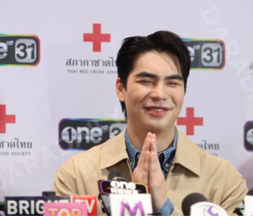 งาน "หน้านิ่งอาสา  สภากาชาดไทย"  ถกลเกียรติ วีรวรรณ พร้อมด้วย เดช บุนนาค