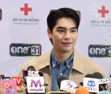 งาน "หน้านิ่งอาสา  สภากาชาดไทย"  ถกลเกียรติ วีรวรรณ พร้อมด้วย เดช บุนนาค