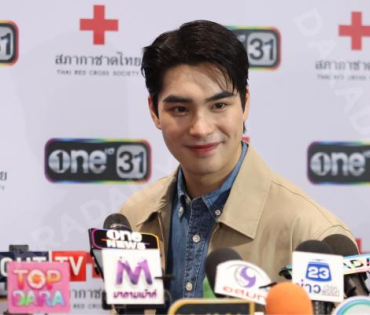 งาน "หน้านิ่งอาสา  สภากาชาดไทย"  ถกลเกียรติ วีรวรรณ พร้อมด้วย เดช บุนนาค