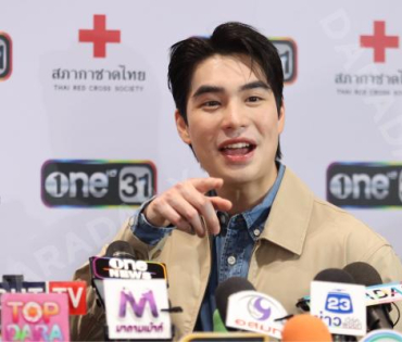 งาน "หน้านิ่งอาสา  สภากาชาดไทย"  ถกลเกียรติ วีรวรรณ พร้อมด้วย เดช บุนนาค