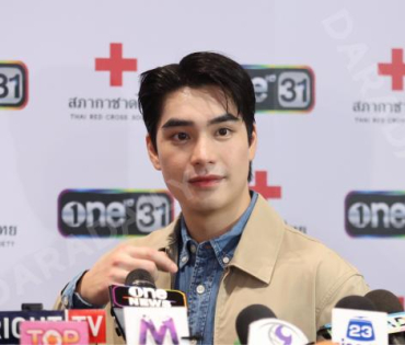 งาน "หน้านิ่งอาสา  สภากาชาดไทย"  ถกลเกียรติ วีรวรรณ พร้อมด้วย เดช บุนนาค