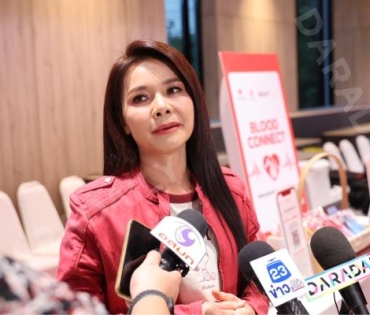 งาน "หน้านิ่งอาสา  สภากาชาดไทย"  ถกลเกียรติ วีรวรรณ พร้อมด้วย เดช บุนนาค