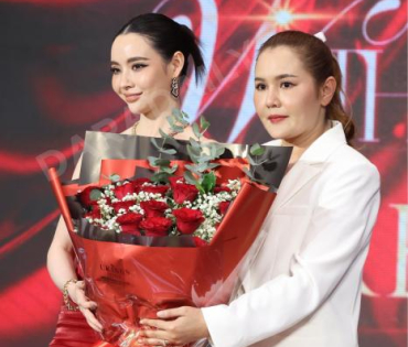 งาน GRAND OPENING Brand Ambassador URANUS Clinic พบ "มุกดา, ตรี ภรภัทร"
