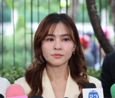 "ออม สุชาร์" และคู่กรณี นัดไกล่เกลี่ย ณ ศาลแพ่งพระโขนง 